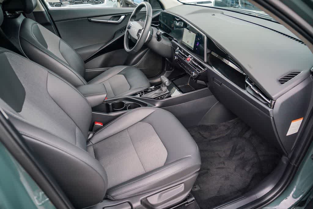 Certified 2025 Kia Niro EX FWD image 15