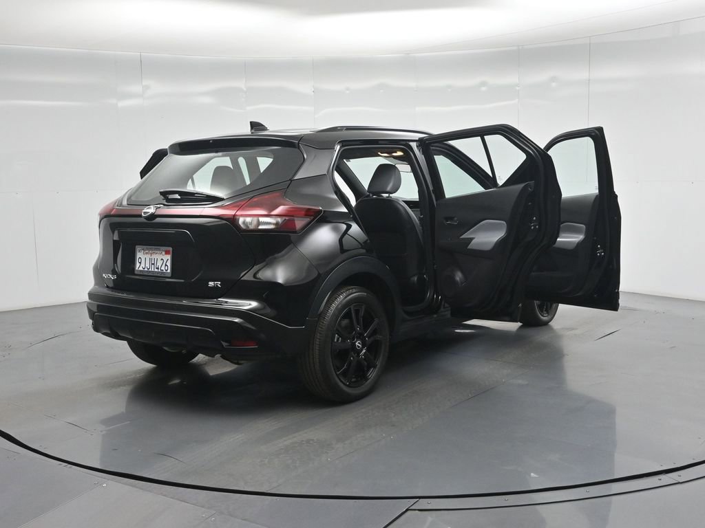 Used 2023 Nissan Kicks SR w/ SR Premium Package image 6