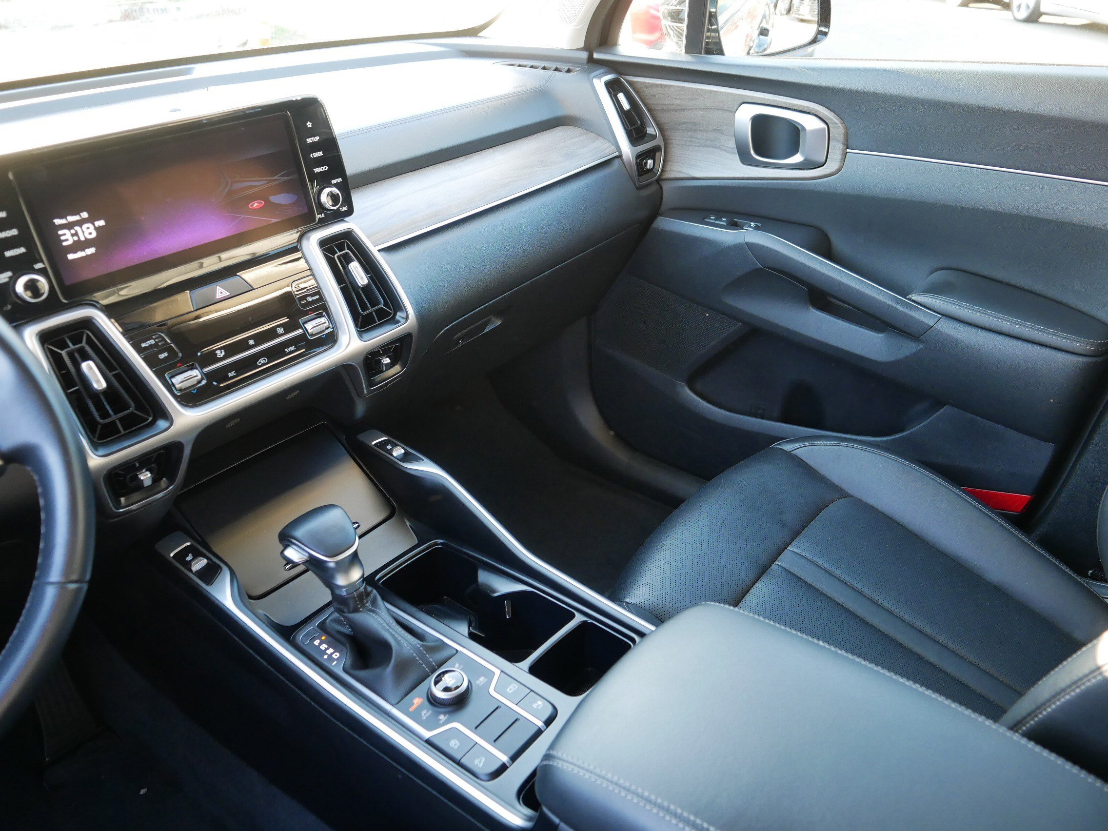 Certified 2022 Kia Sorento S w/ Panoramic Sunroof Package image 11