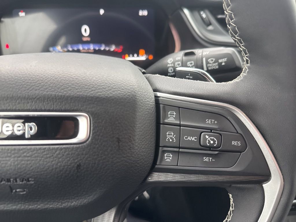 Used 2024 Jeep Grand Cherokee Altitude image 12