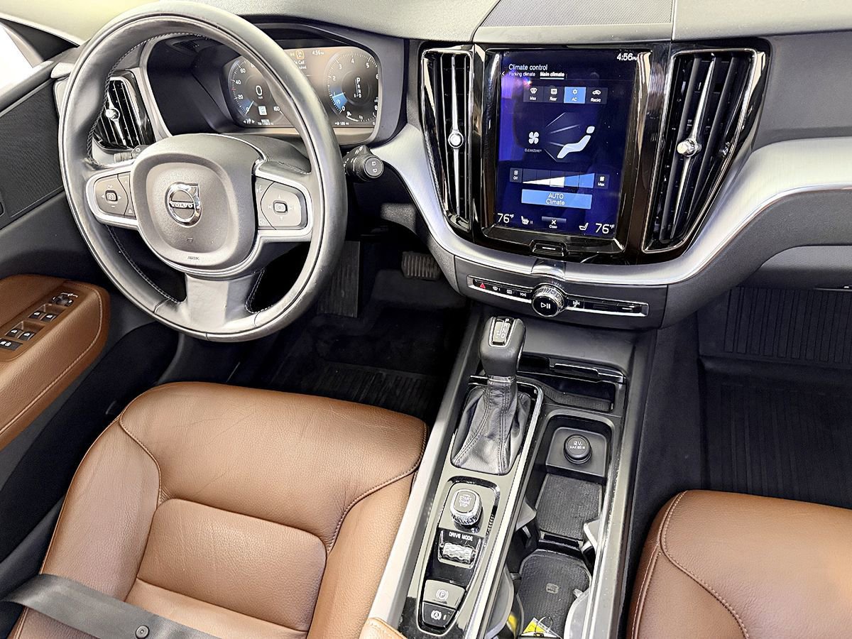 Used 2018 Volvo XC60 T5 Momentum w/ Convenience Package image 23