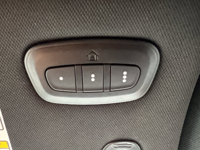 Used 2024 Jeep Compass Latitude w/ Convenience Group AWD/4WD image 30