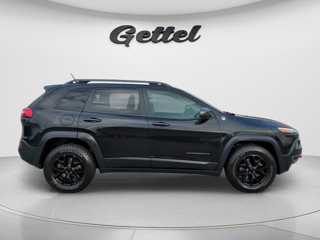Used 2015 Jeep Cherokee Trailhawk w/ Comfort/Convenience Group AWD/4WD image 4