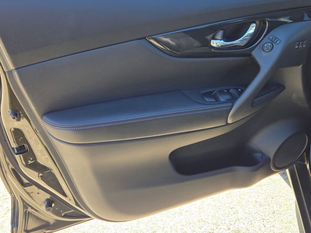 Used 2017 Nissan Rogue SL w/ SL Premium Package image 20