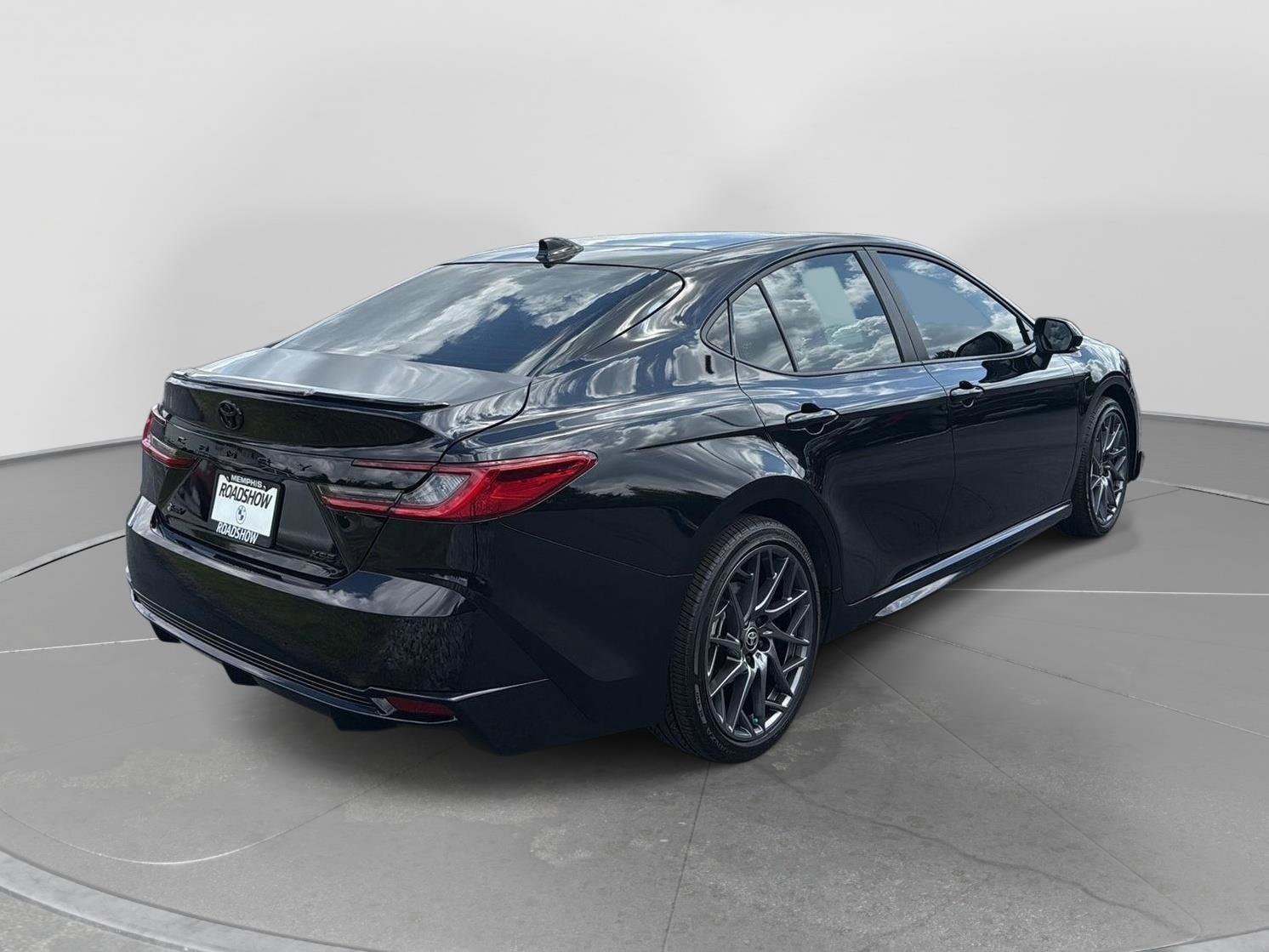 Used 2025 Toyota Camry XSE FWD image 5