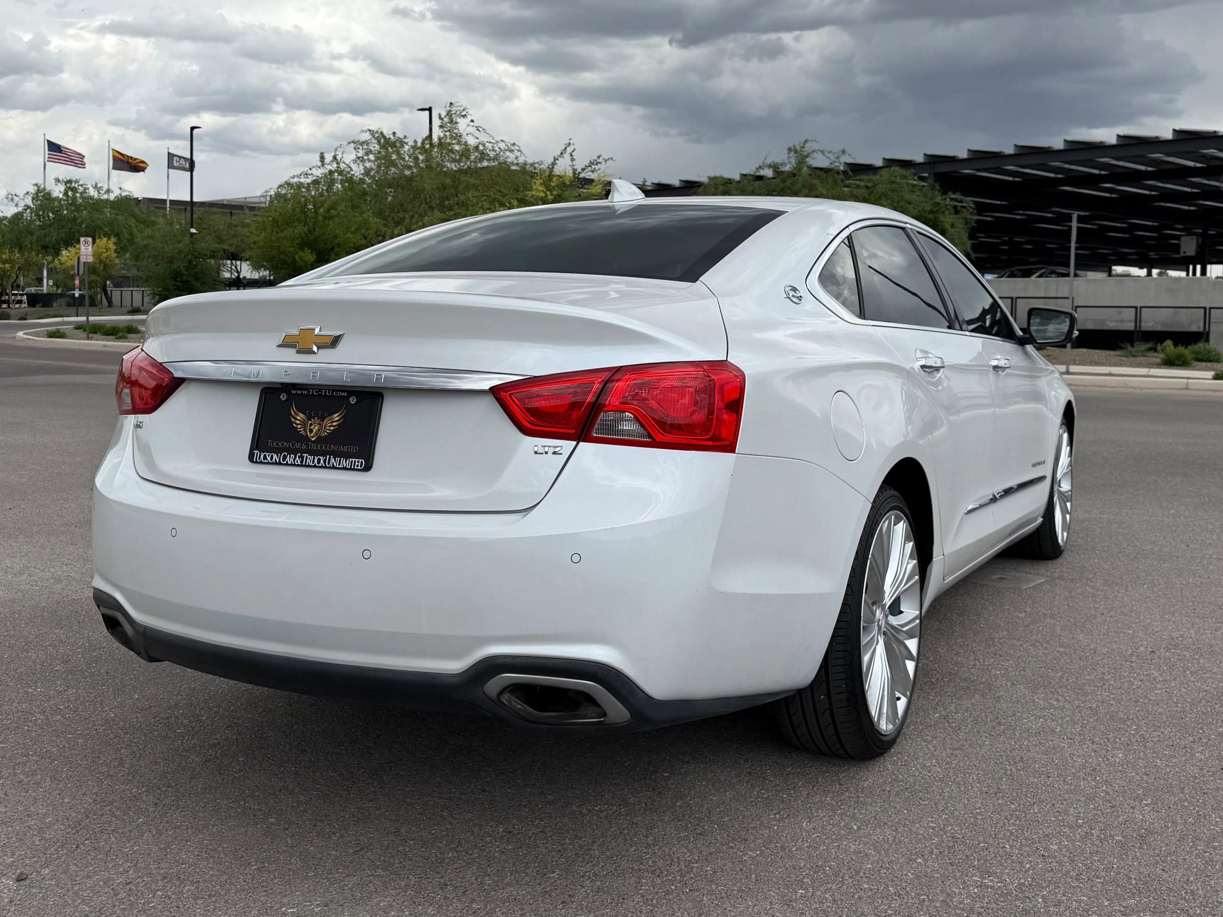 Used 2016 Chevrolet Impala LTZ w/ Enhanced Convenience Package image 4