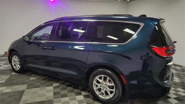 Used 2022 Chrysler Pacifica Touring-L image 5
