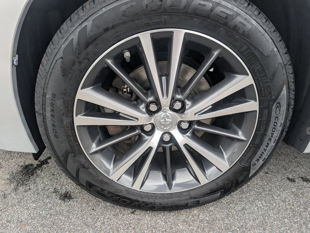 Used 2016 Toyota Corolla LE FWD image 11