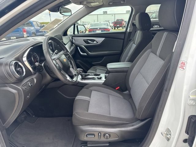 Used 2025 Chevrolet Blazer LT AWD/4WD image 2