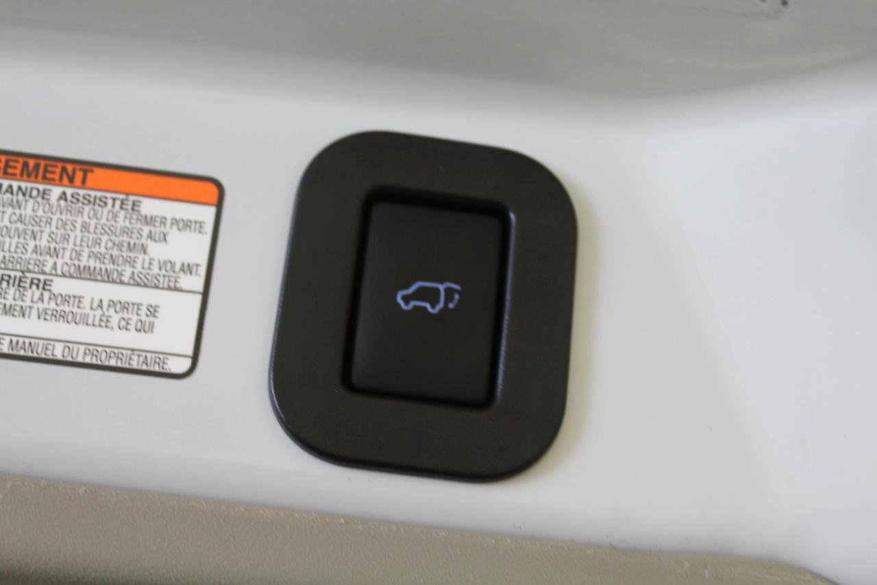Used 2017 Toyota Sienna XLE w/ XLE Navigation Package AWD/4WD image 32