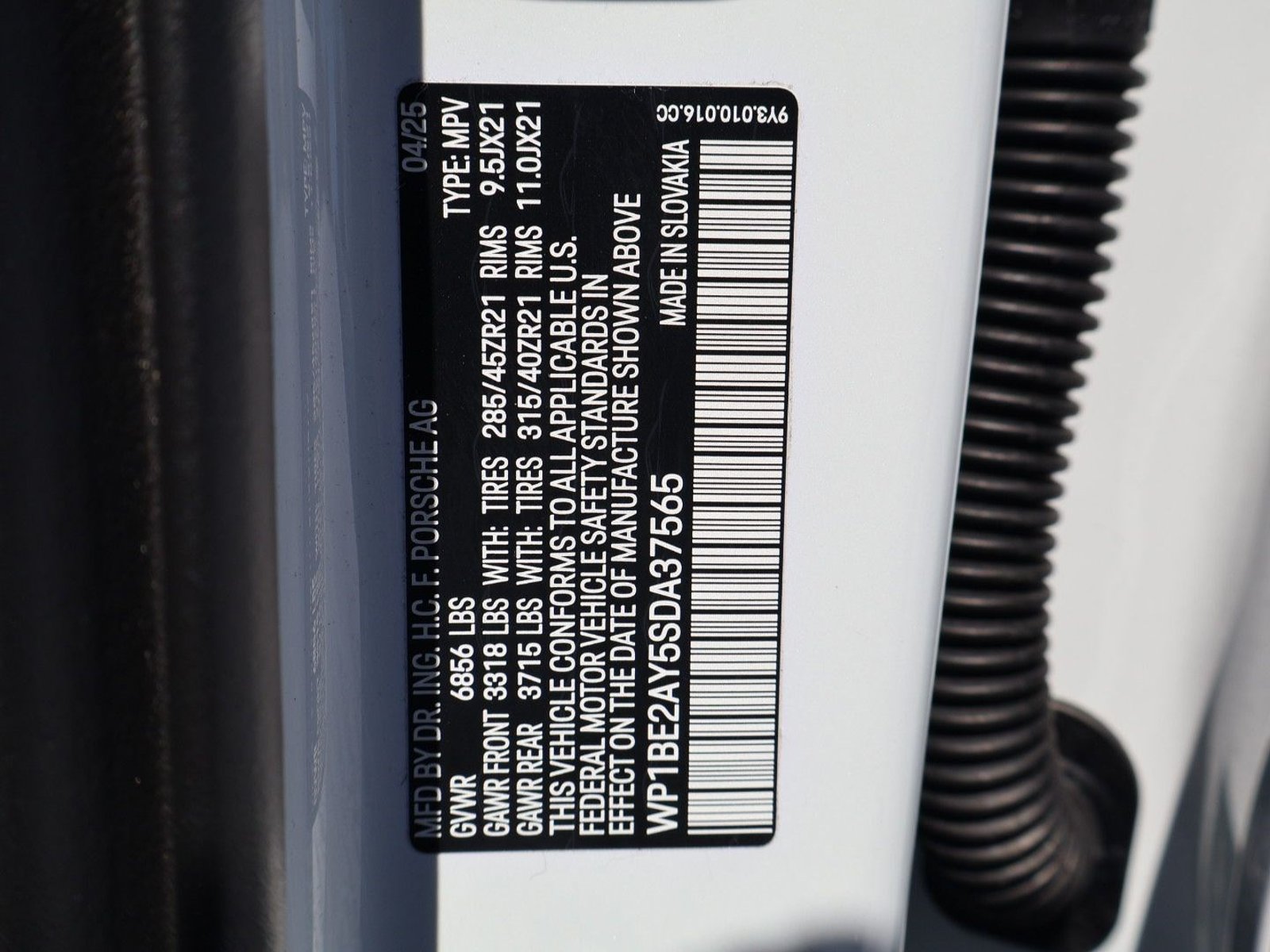 Certified 2025 Porsche Cayenne E-Hybrid Coupe AWD/4WD image 28