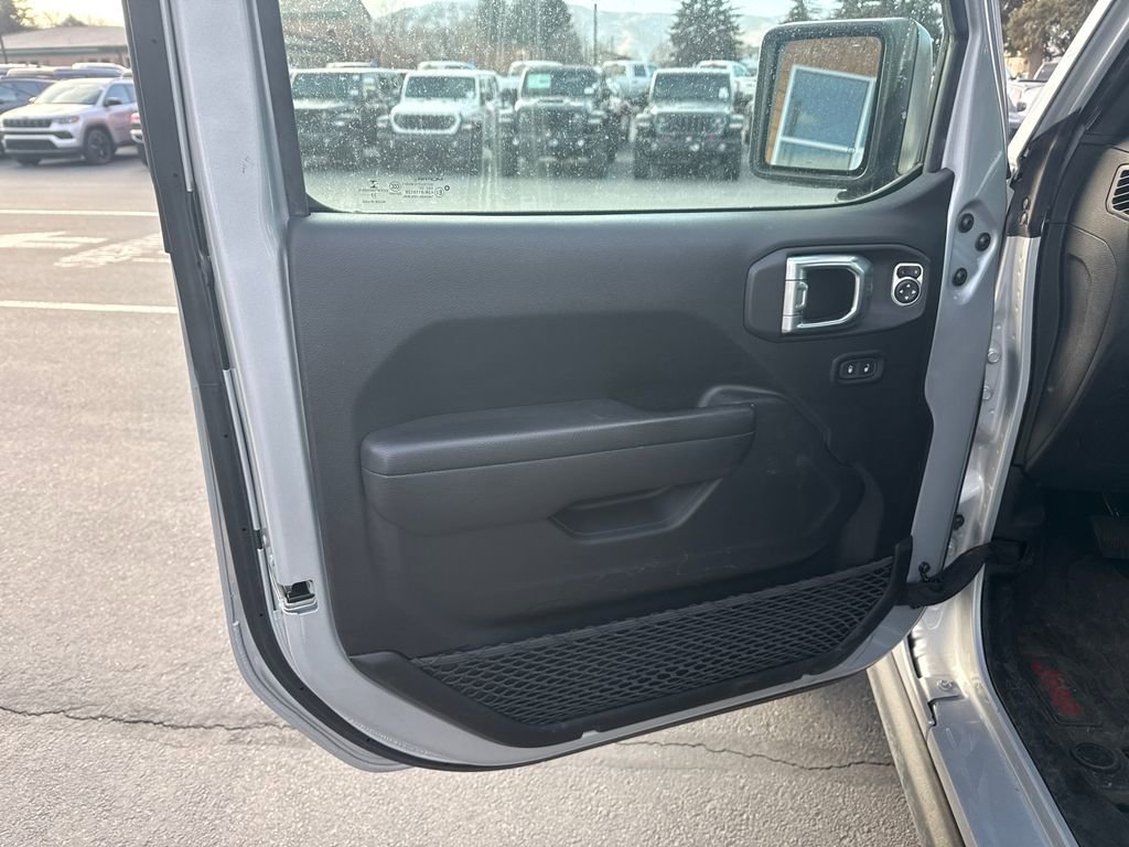 Used 2023 Jeep Wrangler Unlimited Rubicon 4xe image 9