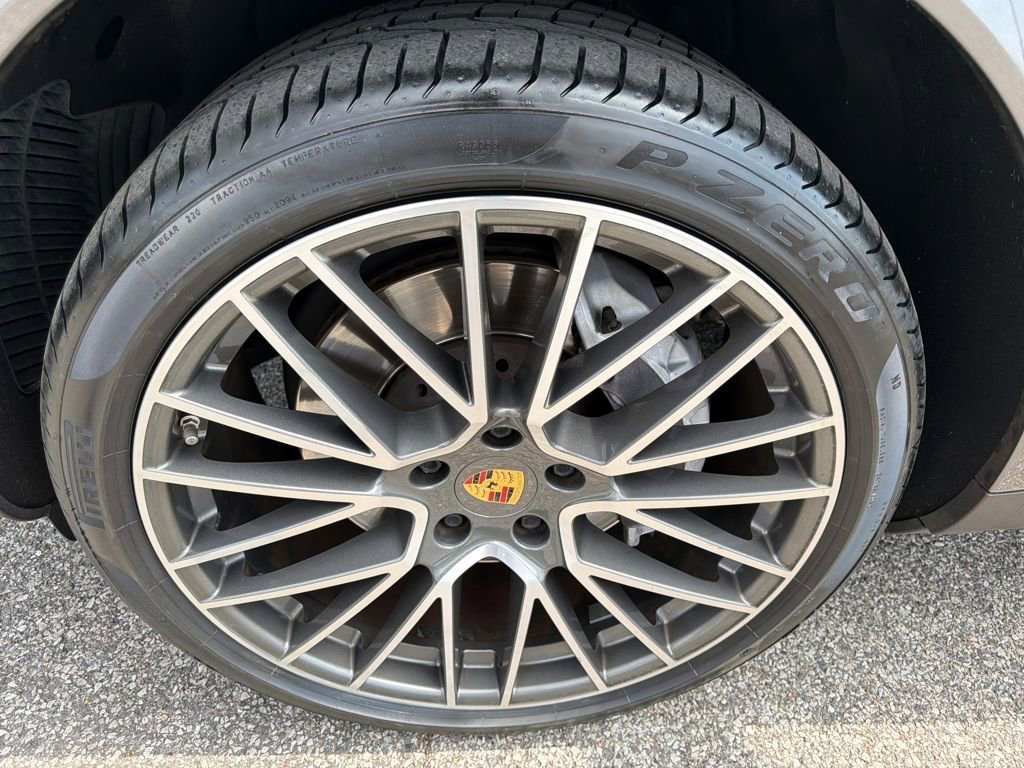 Used 2021 Porsche Cayenne Coupe image 15