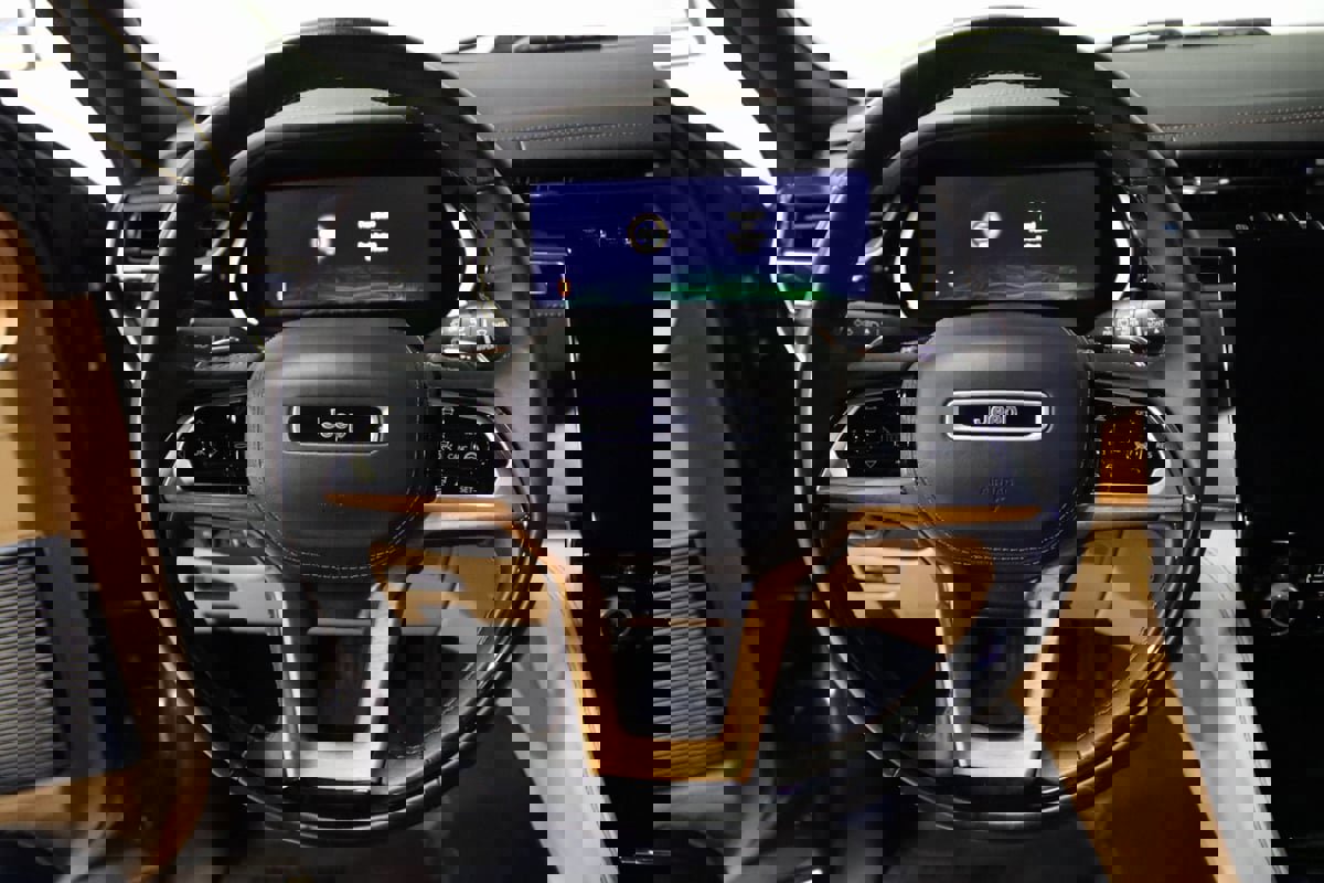 Used 2023 Jeep Grand Cherokee Summit image 50