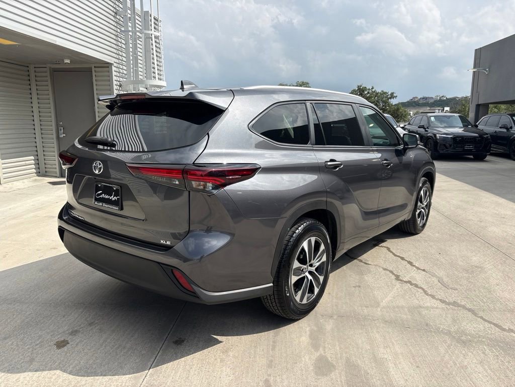 Used 2025 Toyota Highlander XLE FWD image 6