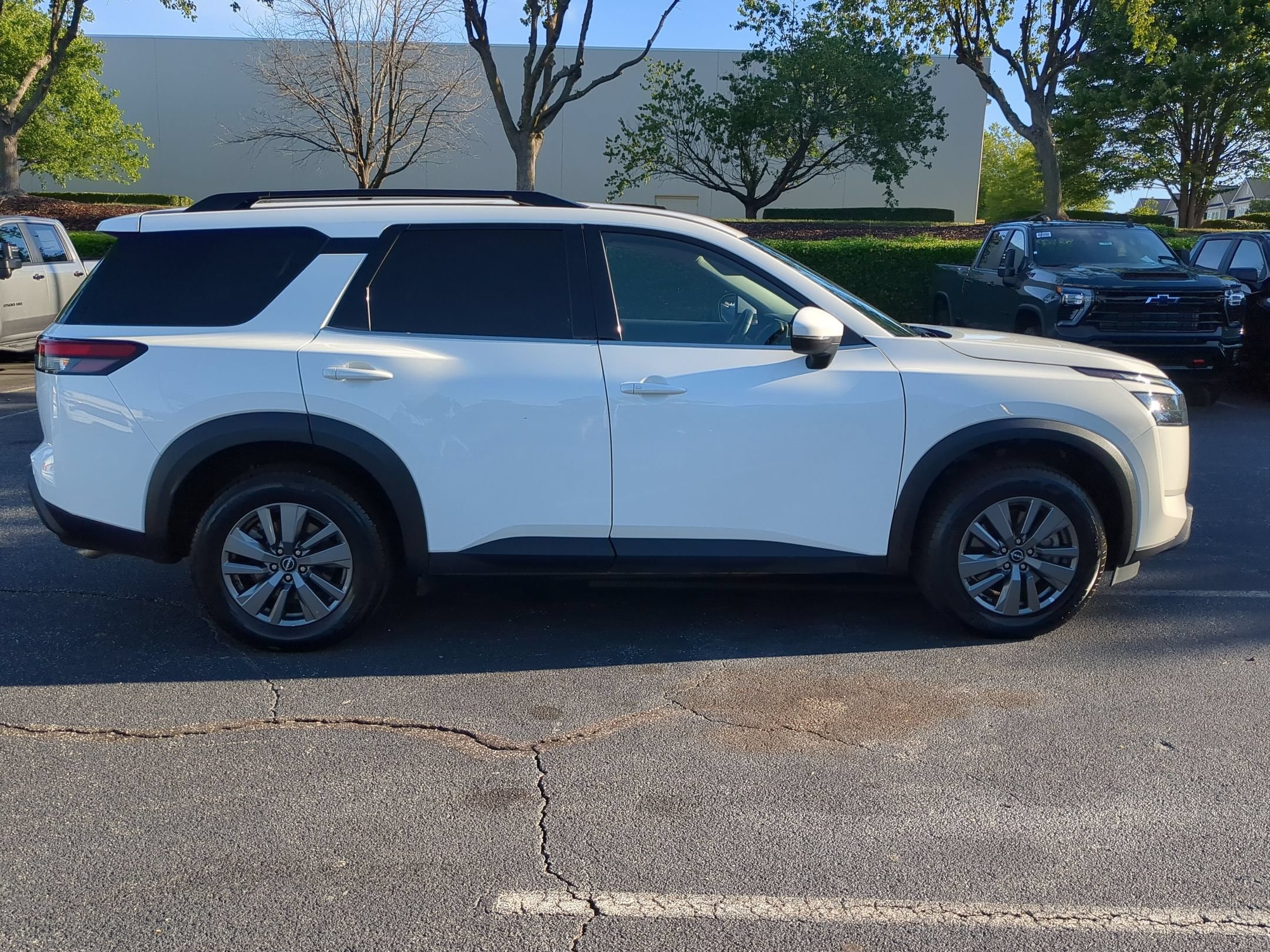 Used 2025 Nissan Pathfinder SV FWD image 11