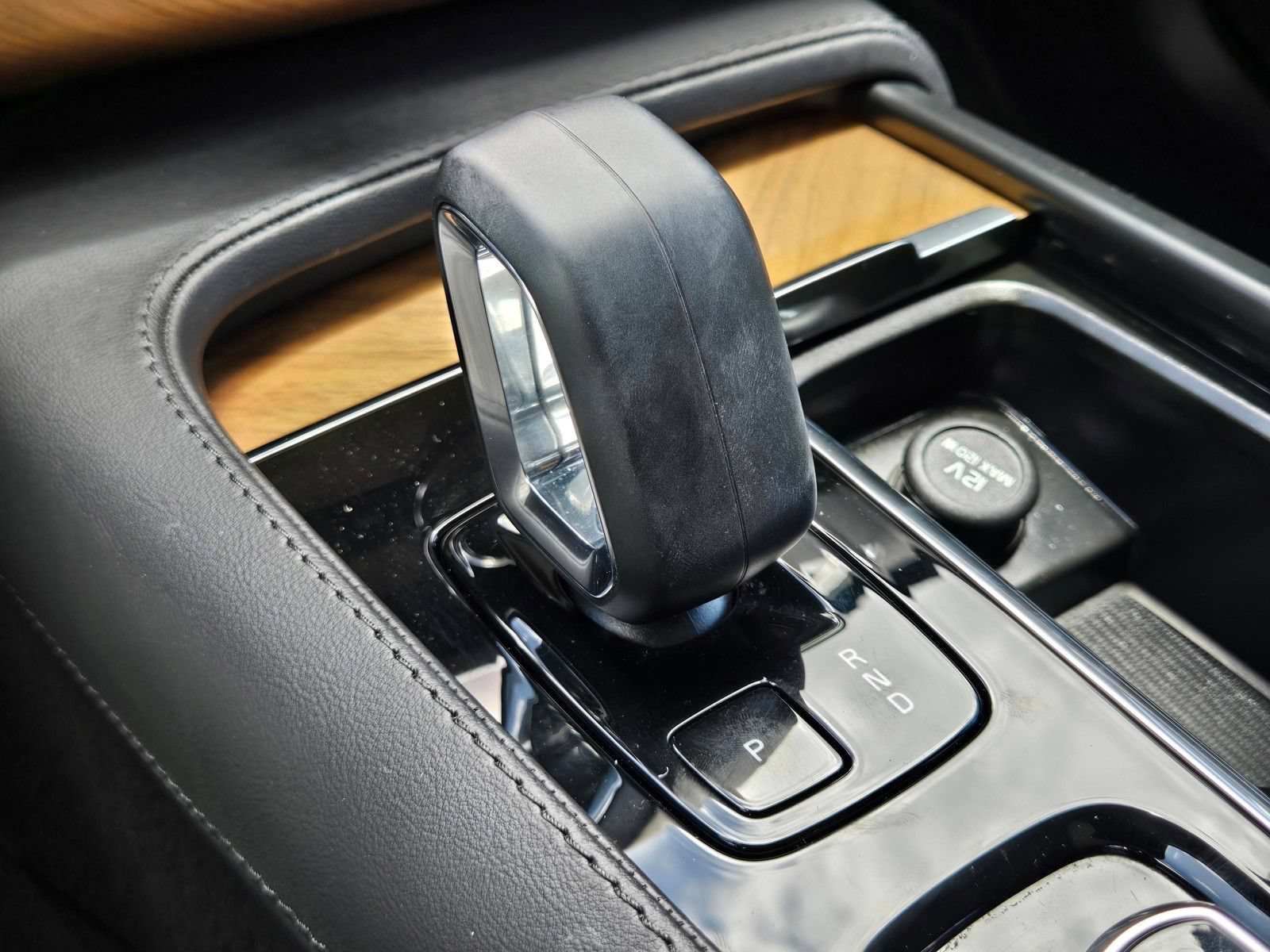 Certified 2025 Volvo XC90 B6 Plus AWD/4WD image 28
