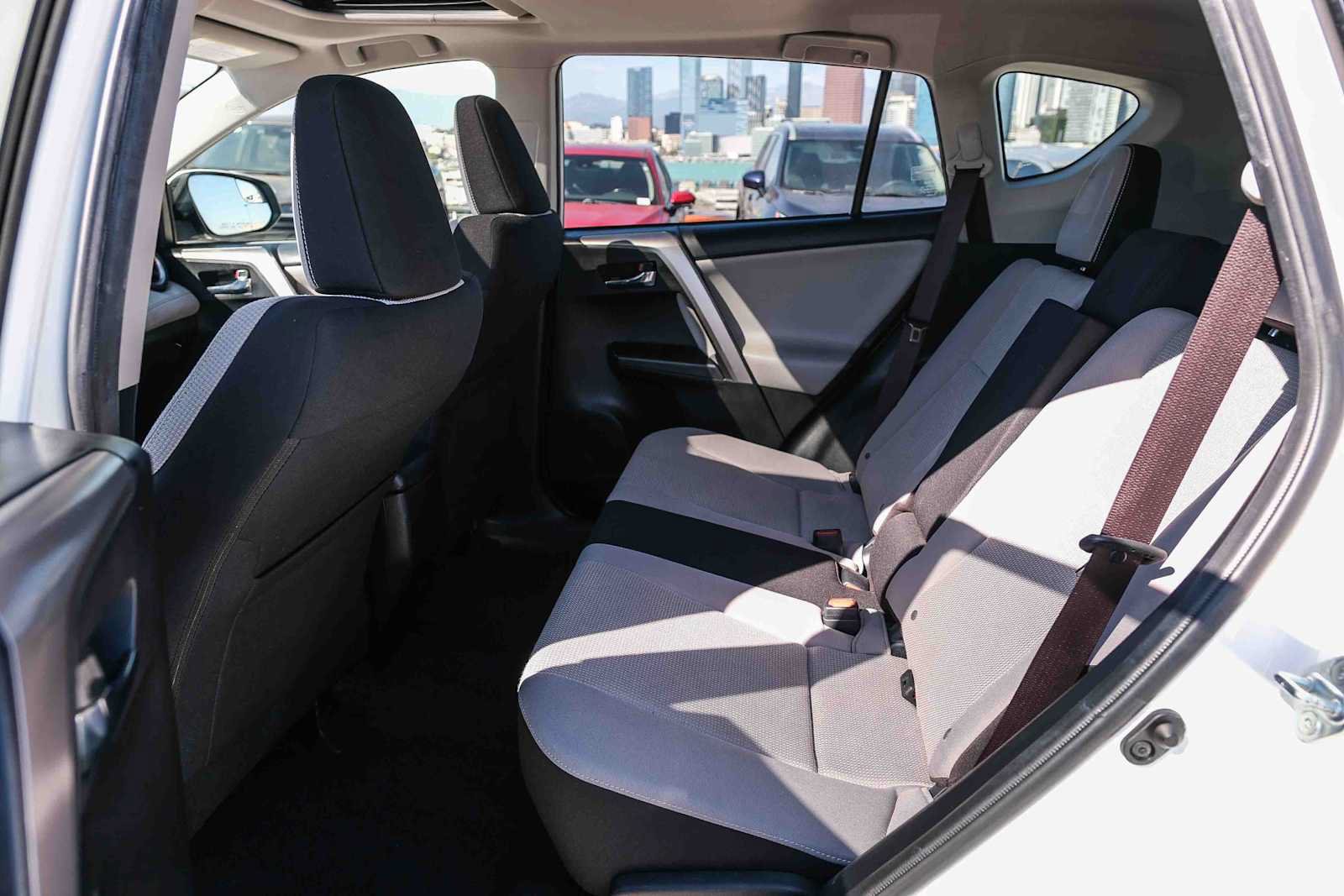 Used 2016 Toyota RAV4 XLE FWD image 19
