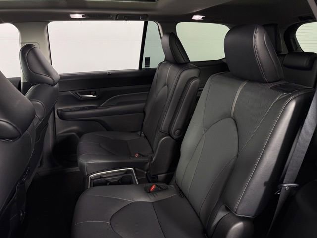 Used 2024 Toyota Grand Highlander Platinum image 16