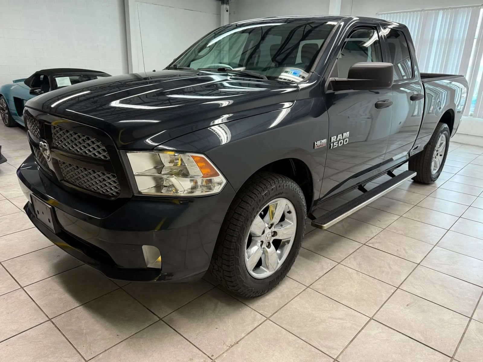 Used 2018 RAM 1500 Express w/ Express Value Package AWD/4WD image 3