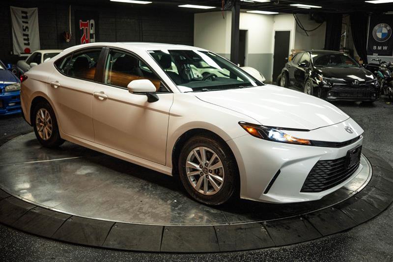 Used 2025 Toyota Camry LE FWD image 5