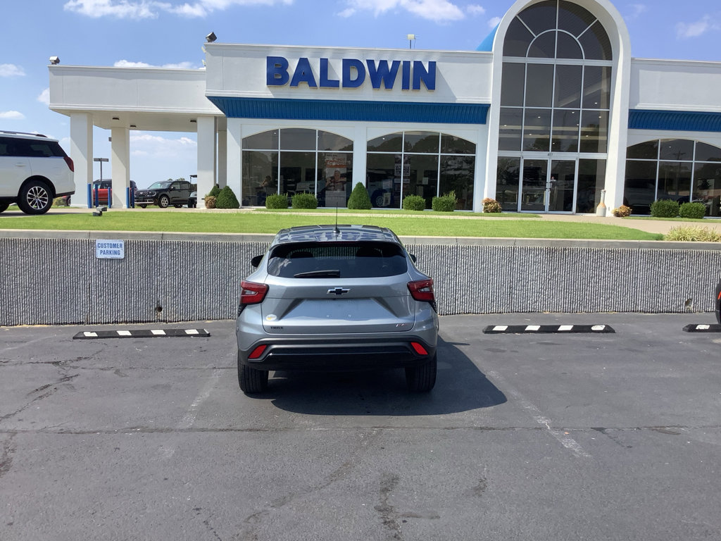 Used 2024 Chevrolet Trax RS w/ Sunroof Package image 6