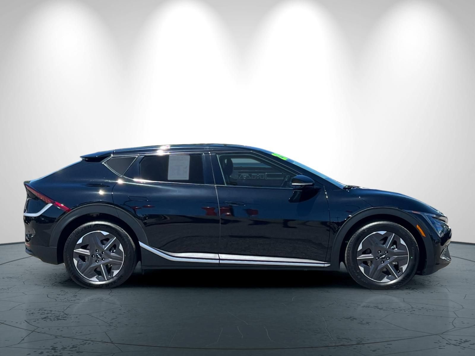 Used 2025 Kia EV6 Light RWD image 3