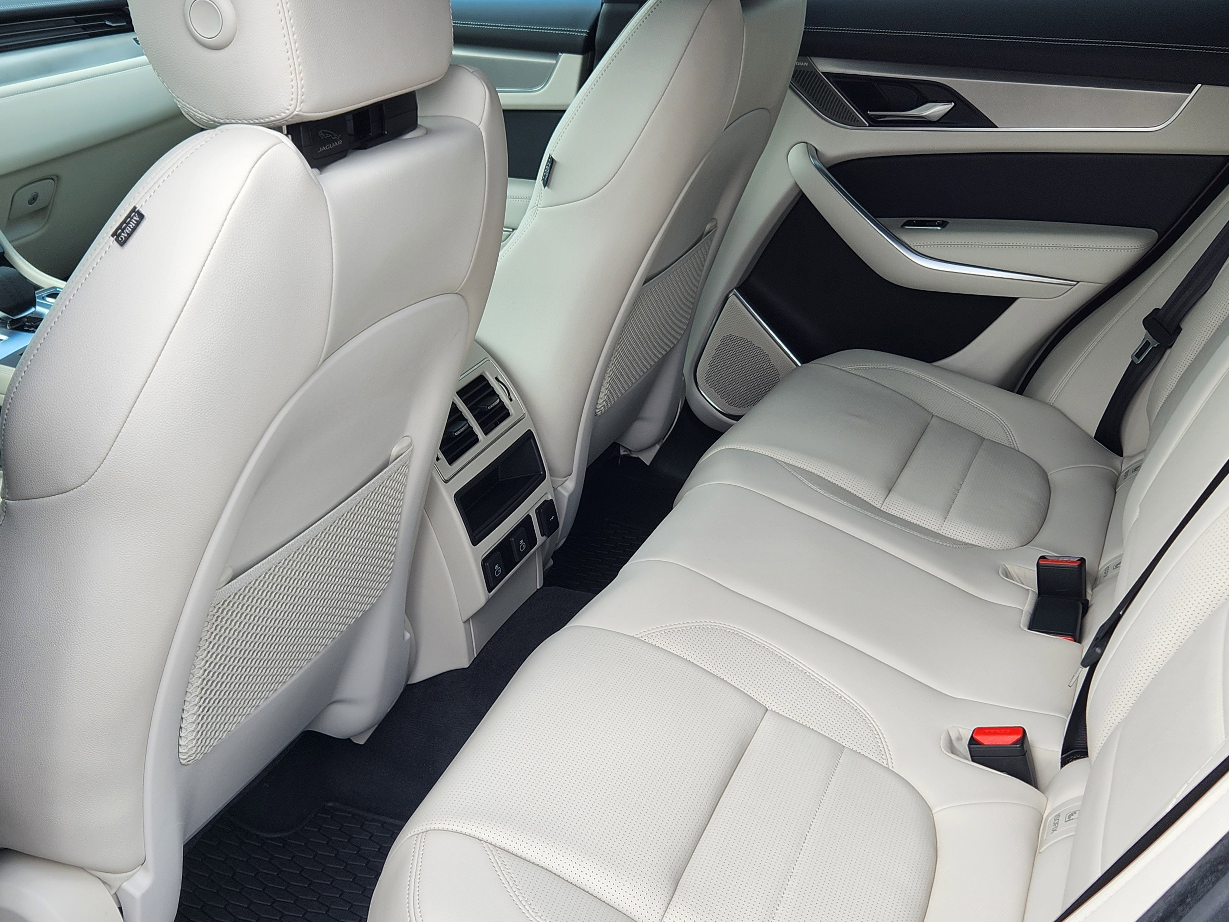 Certified 2026 Jaguar F-PACE R-Dynamic S AWD/4WD image 16