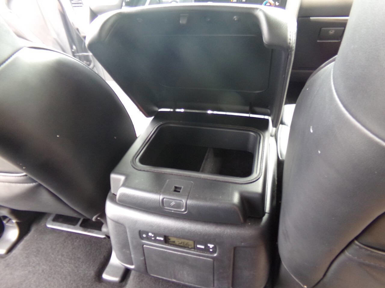 Used 2023 Nissan Armada SV image 38