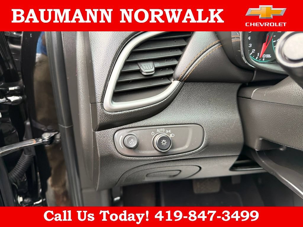 Used 2022 Chevrolet Trax LT w/ LT Convenience Package FWD image 18