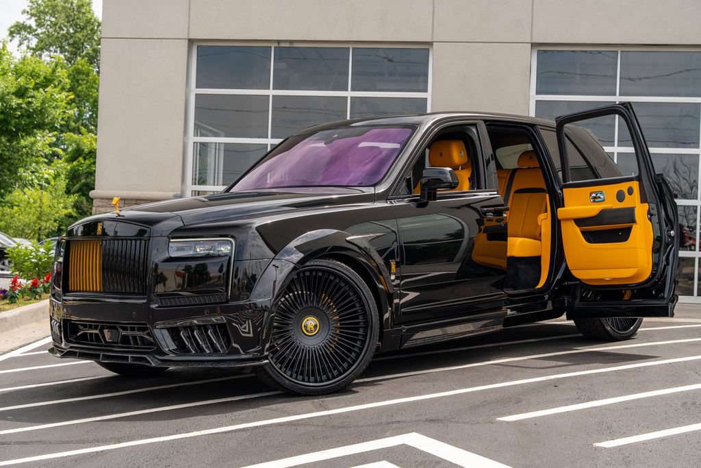 Used 2025 Rolls-Royce Cullinan AWD/4WD image 2