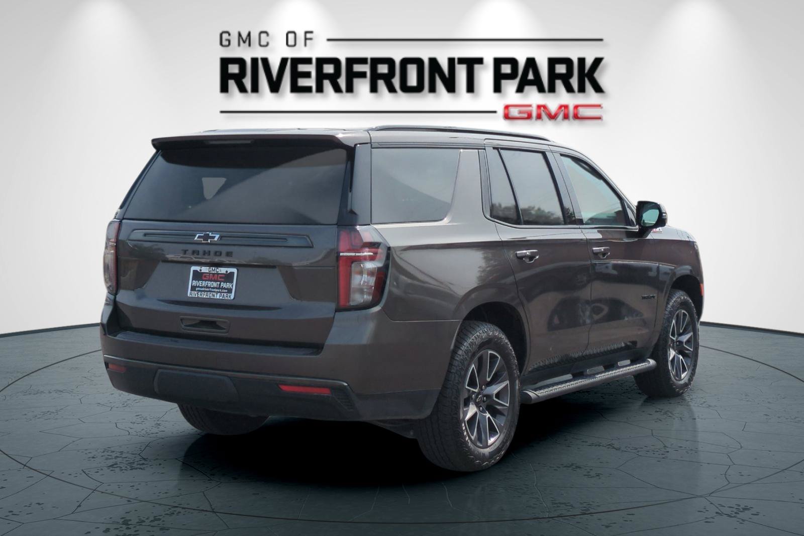 Used 2021 Chevrolet Tahoe Z71 w/ Z71 Signature Package AWD/4WD image 3