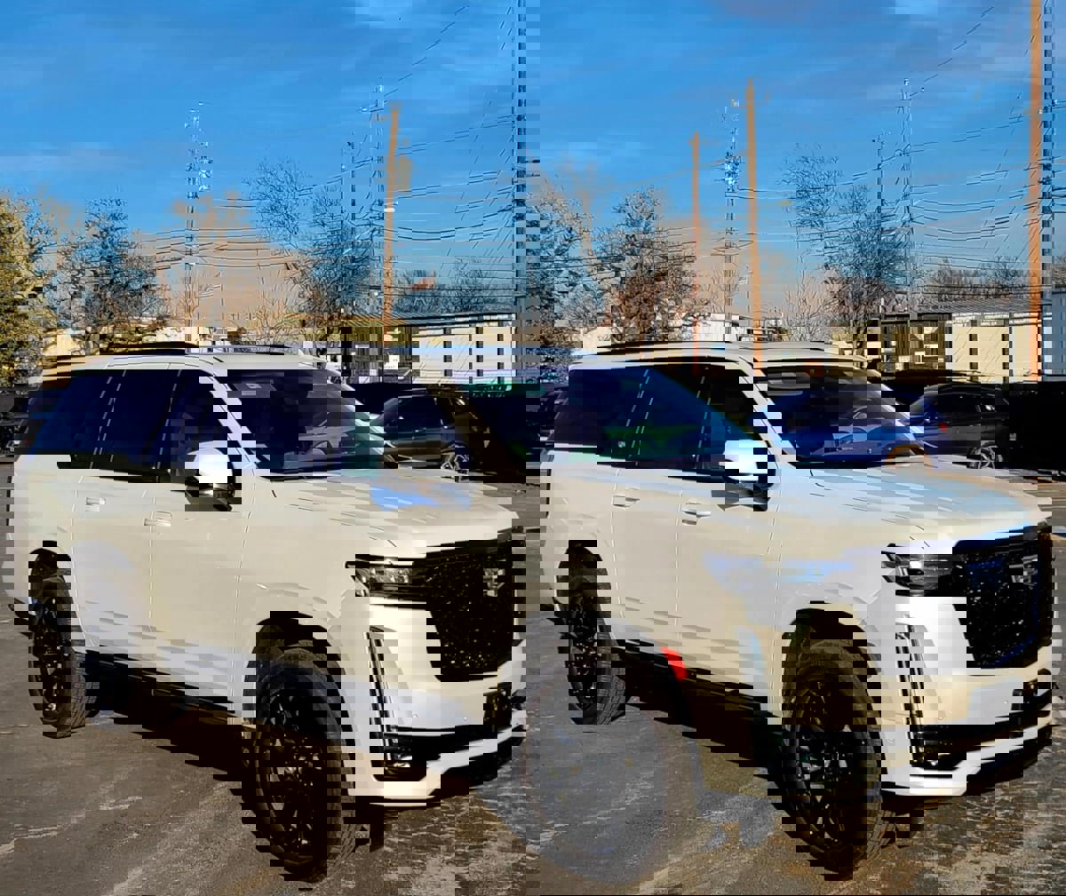 Used 2024 Cadillac Escalade ESV Sport Platinum w/ LPO, ONYX Package image 8