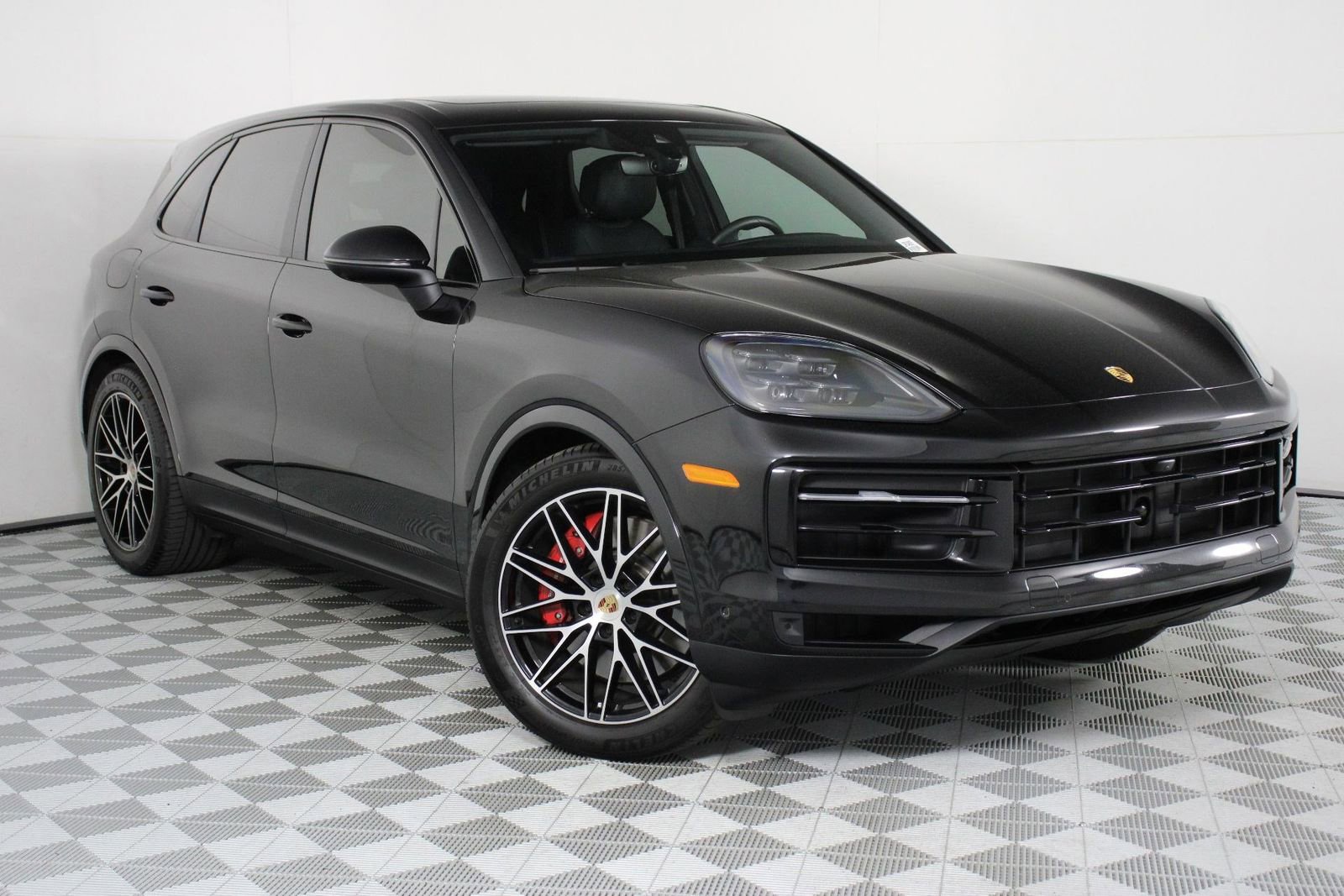 Certified 2025 Porsche Cayenne S AWD/4WD image 9