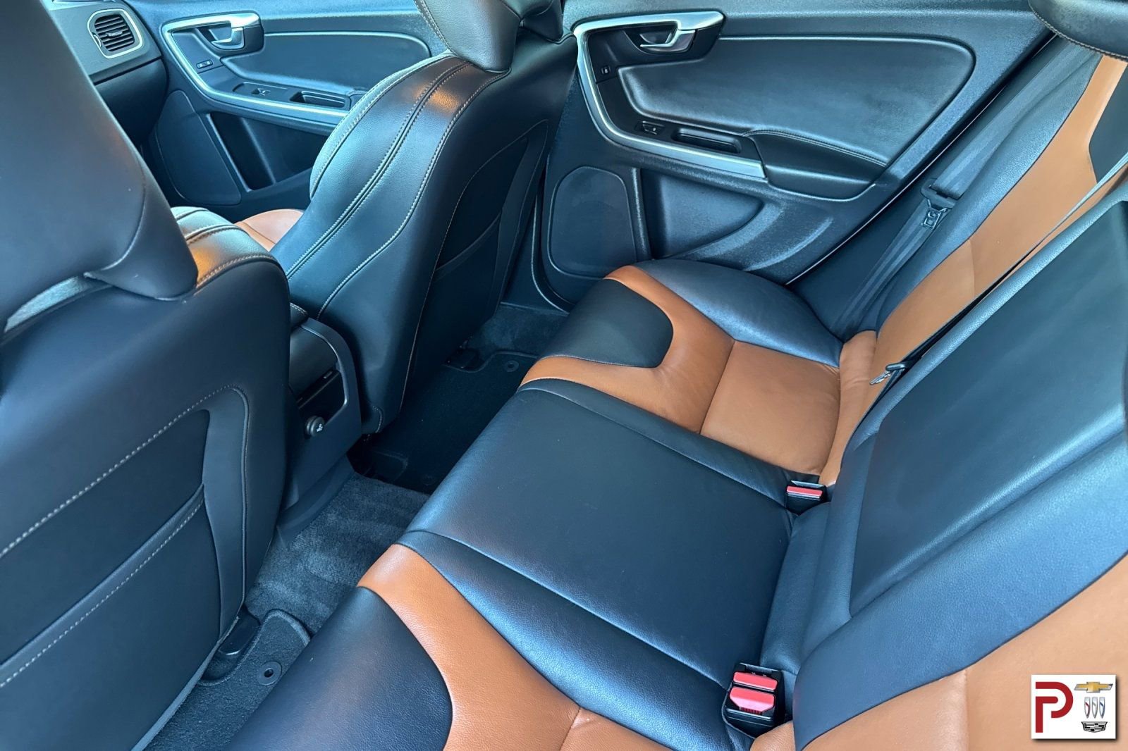 Used 2018 Volvo V60 T5 Cross Country image 14