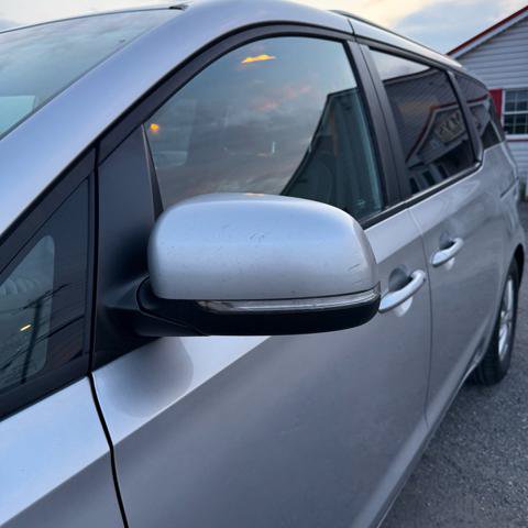 Used 2017 Kia Sedona LX w/ LX Essentials Premium Package FWD image 11