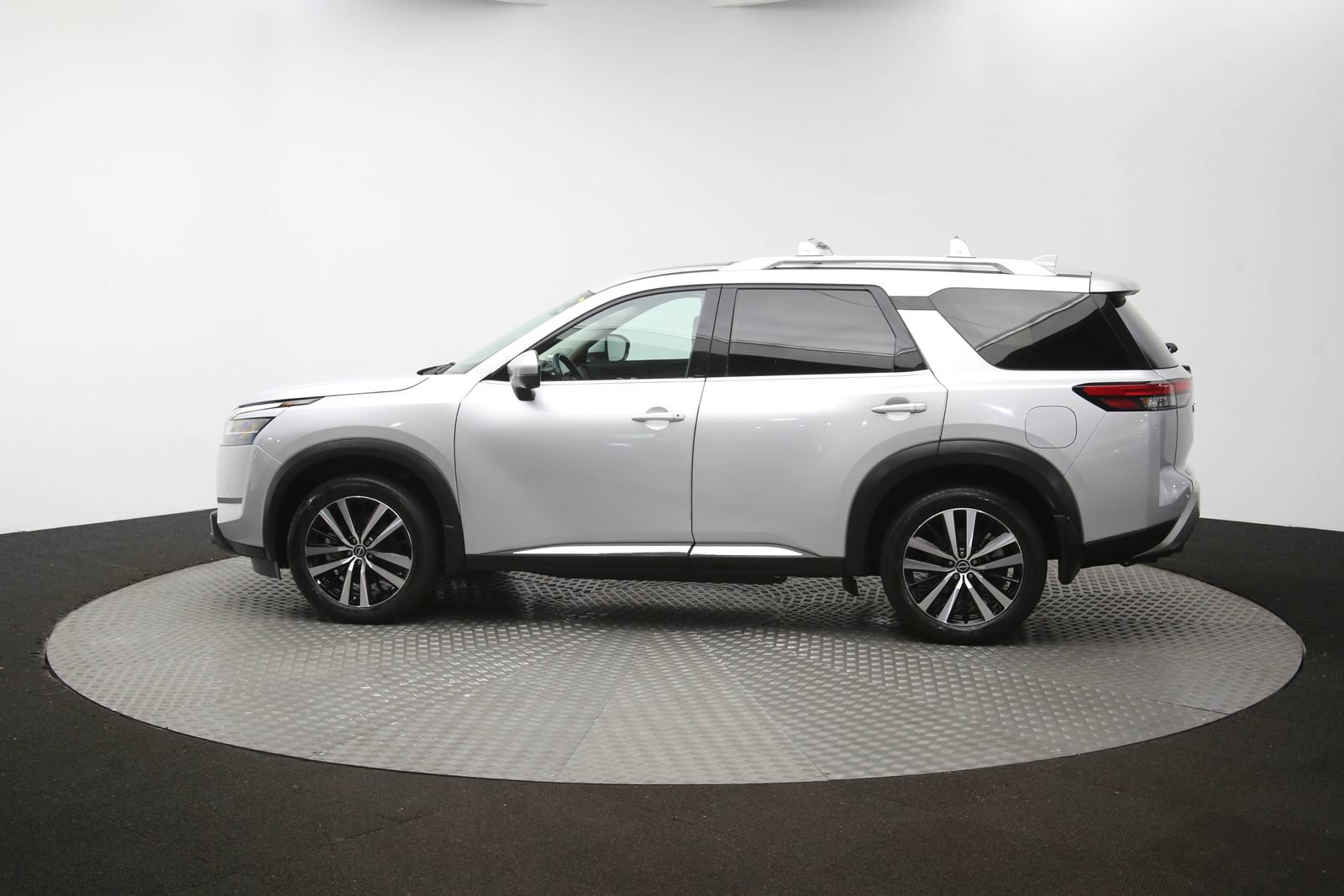 Used 2023 Nissan Pathfinder Platinum AWD/4WD image 58