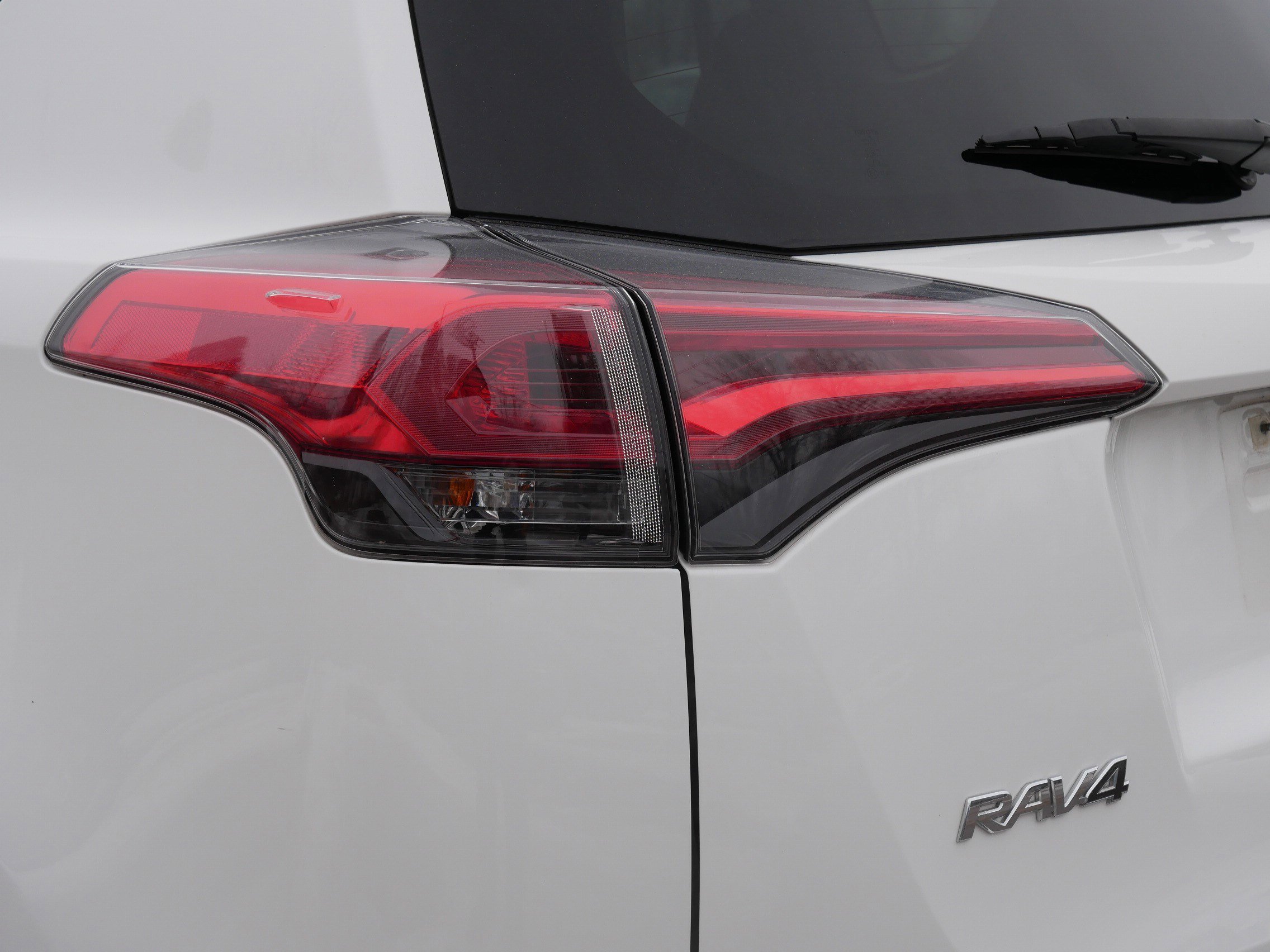 Used 2018 Toyota RAV4 XLE image 17