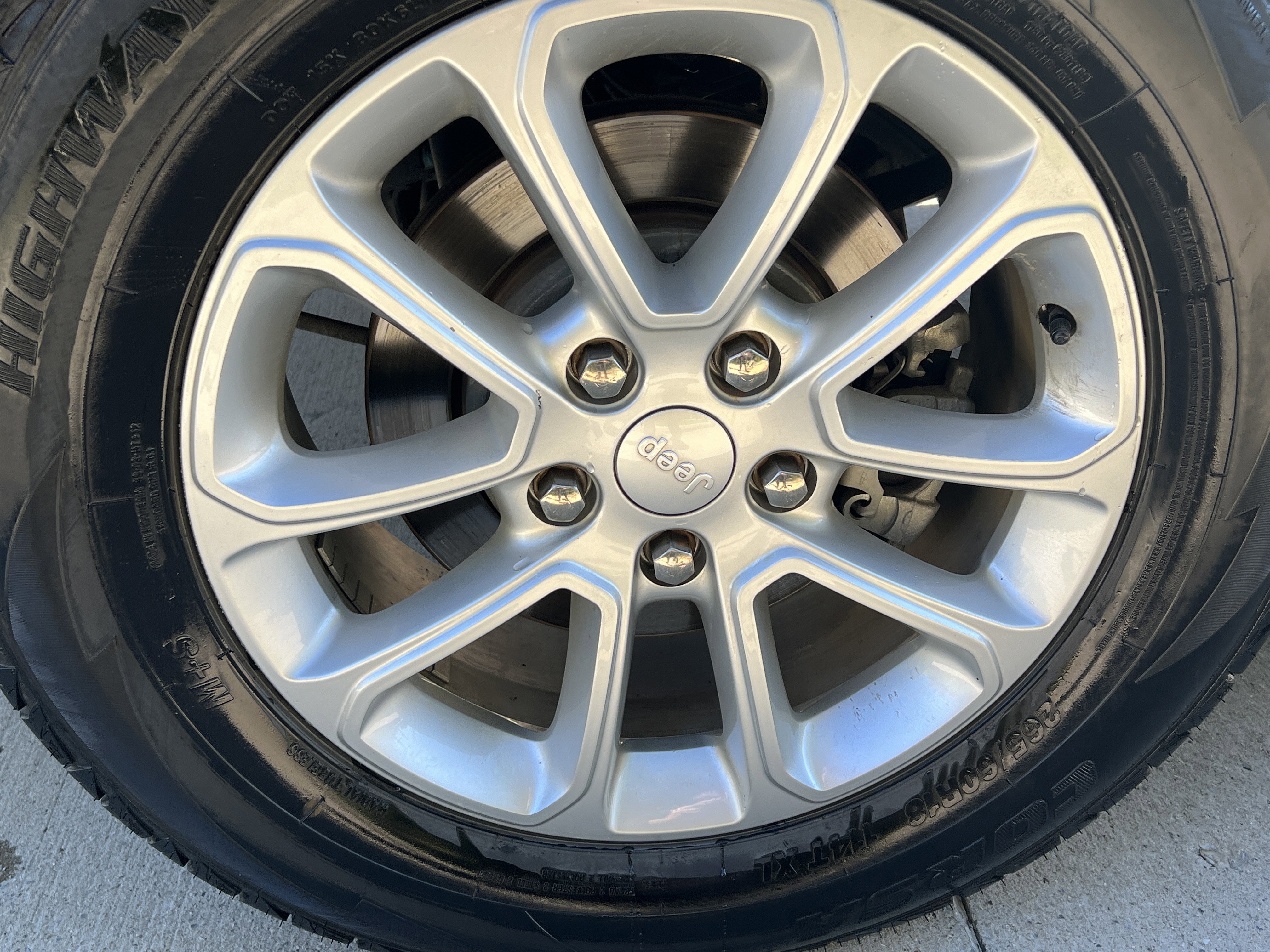 Used 2021 Jeep Grand Cherokee Laredo X image 12