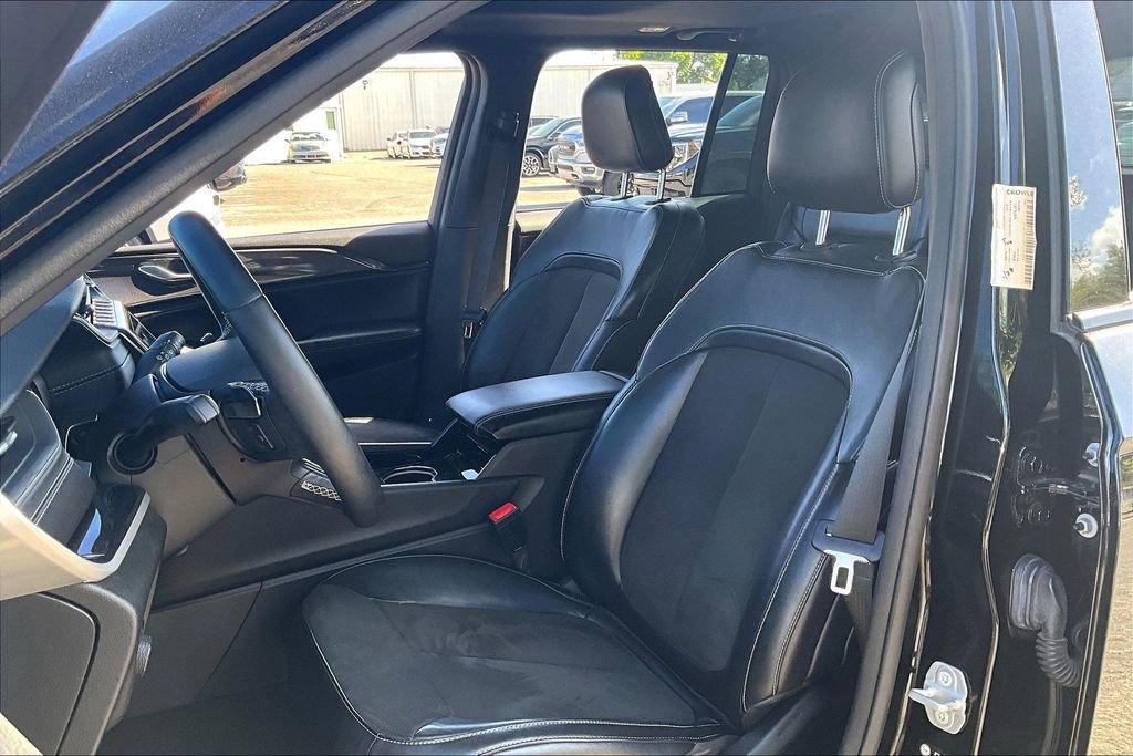 Used 2022 Jeep Grand Cherokee Altitude RWD image 18