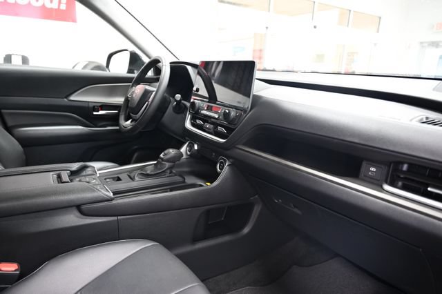 Used 2024 Toyota Grand Highlander AWD image 15