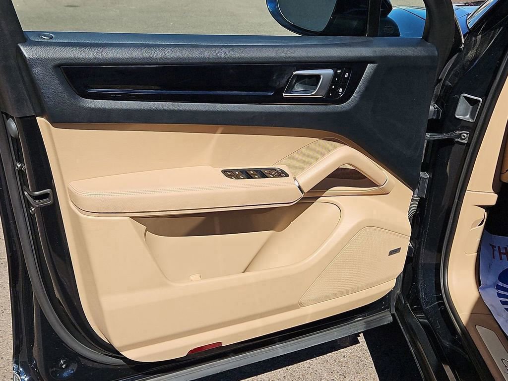 Used 2020 Porsche Cayenne image 11