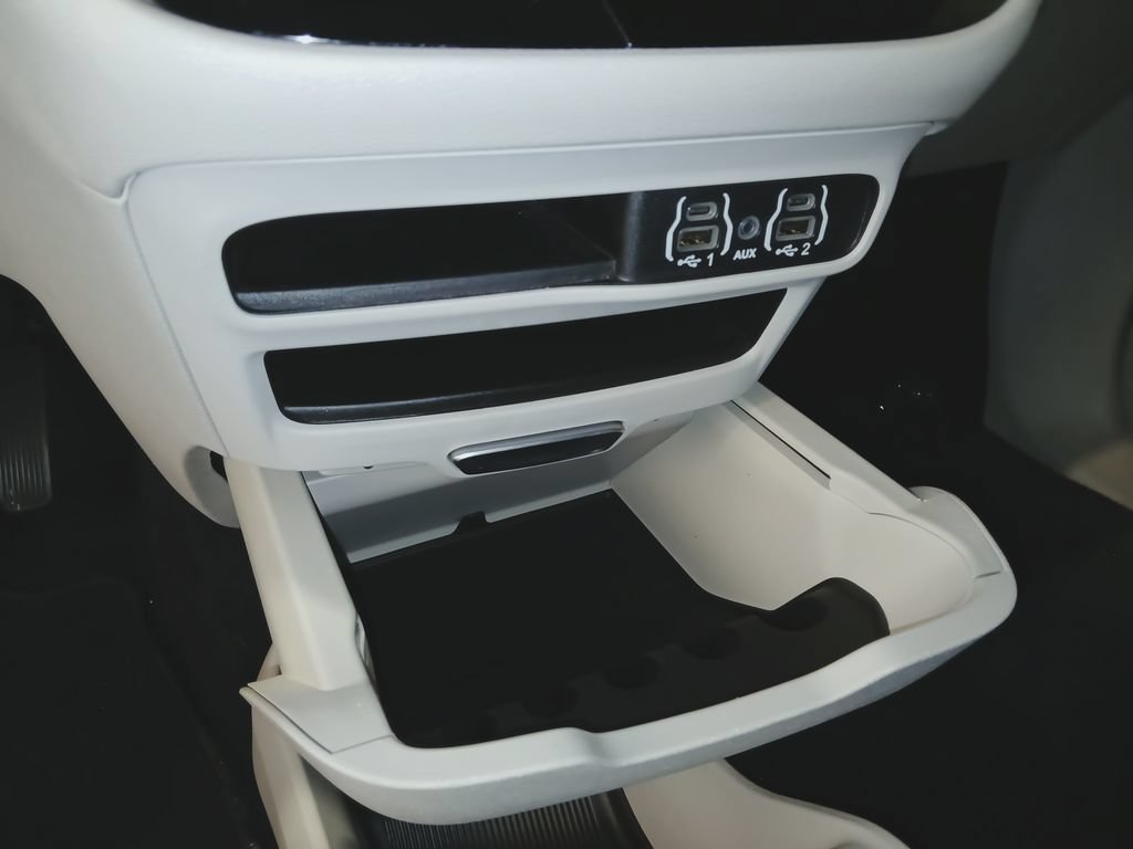 Used 2024 Chrysler Voyager LX FWD image 20