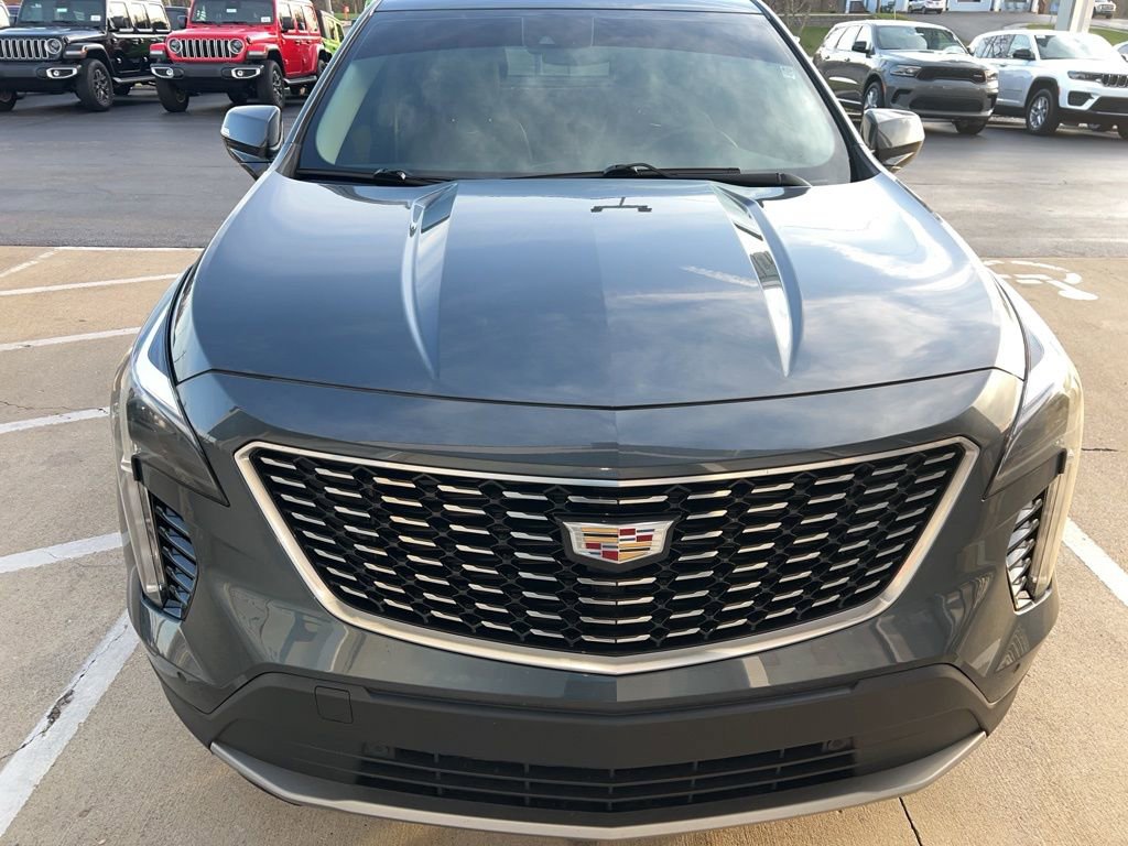 Used 2021 Cadillac XT4 Premium Luxury image 2