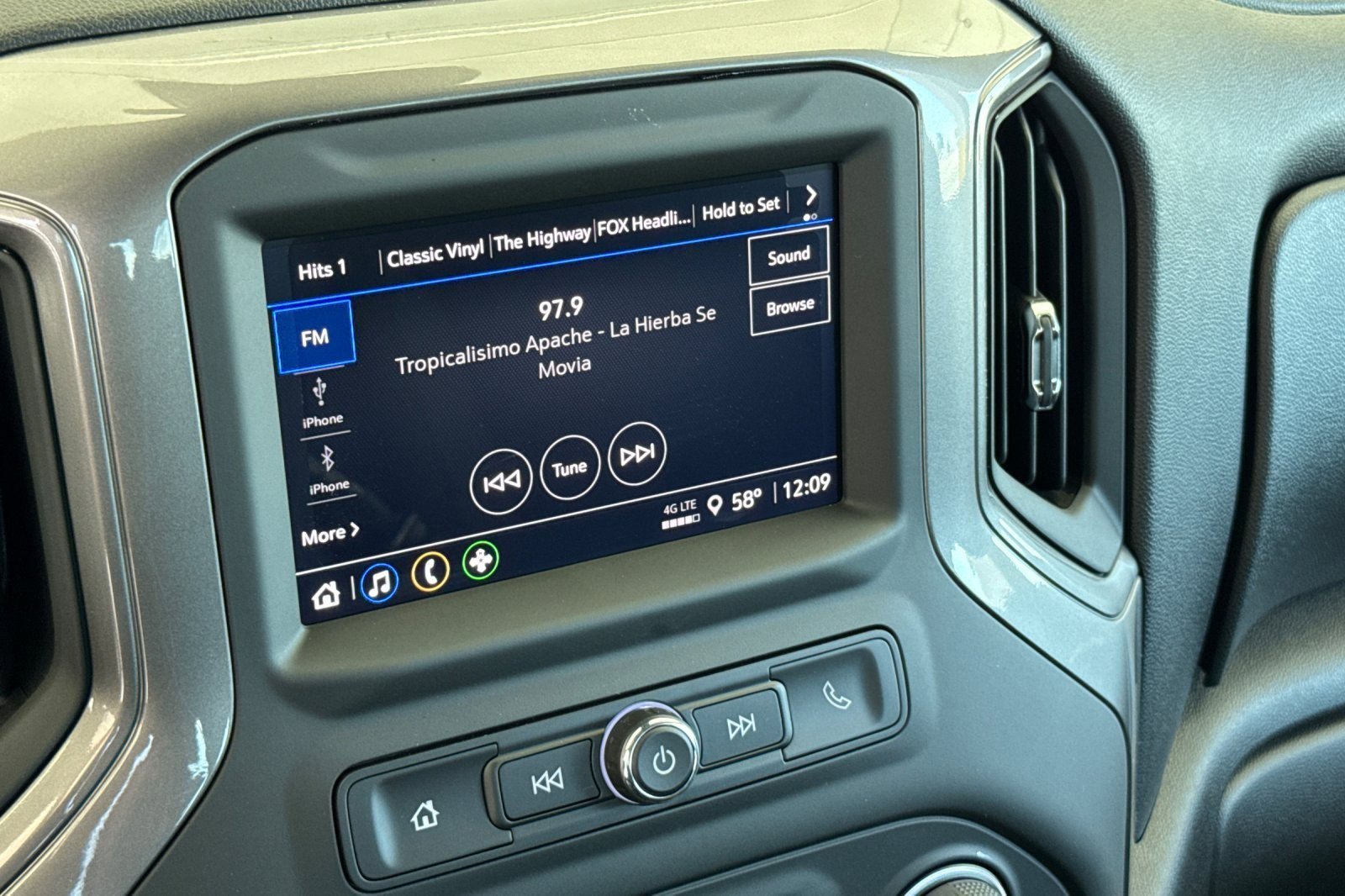 Used 2025 Chevrolet Silverado 2500 Custom w/ Custom Value Package AWD/4WD image 16