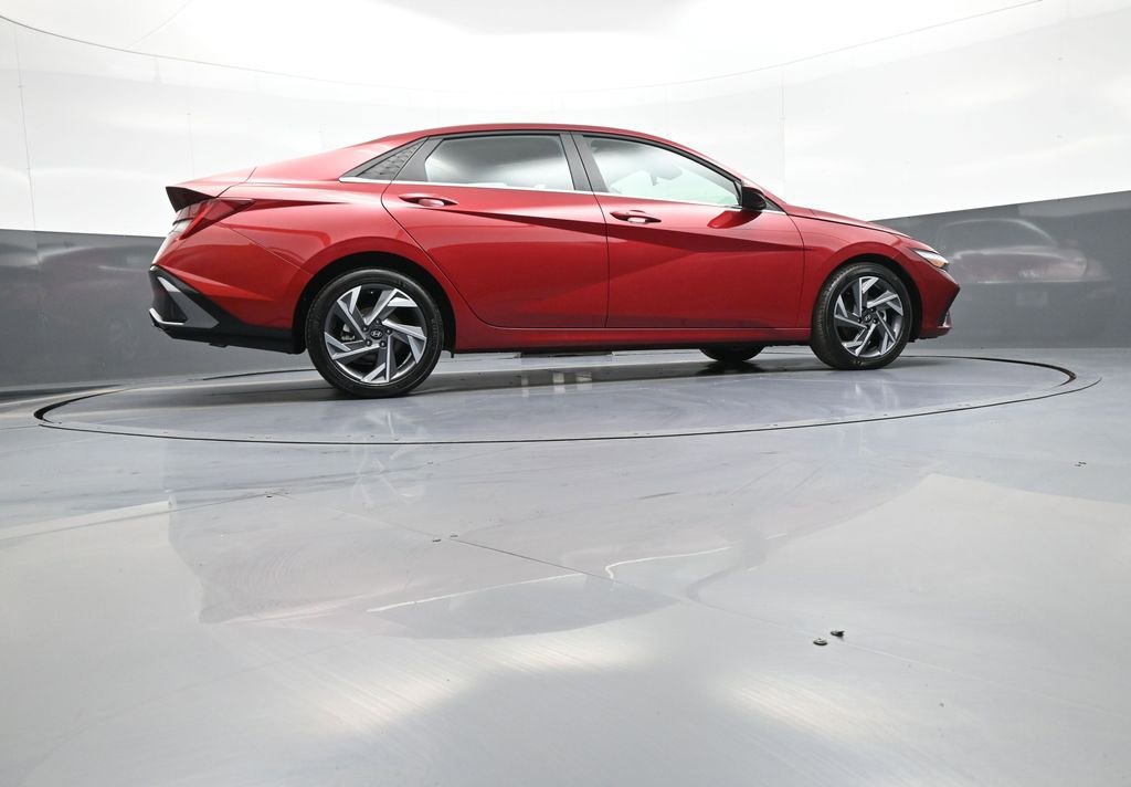 Certified 2025 Hyundai Elantra SEL image 47