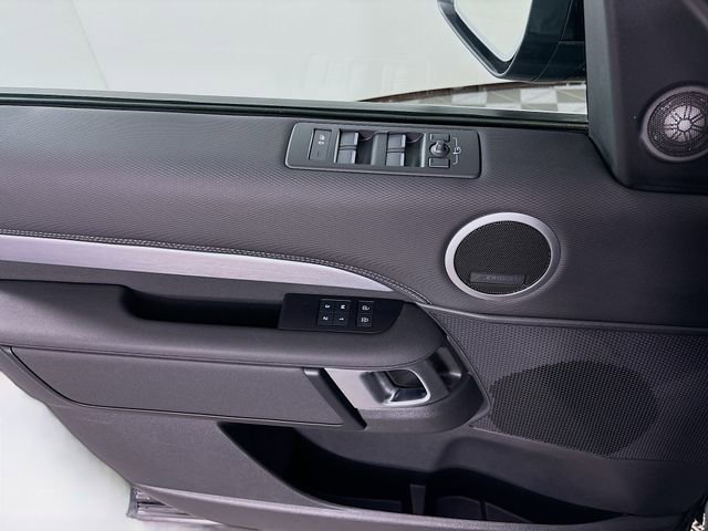 Used 2024 Land Rover Discovery Dynamic SE image 20