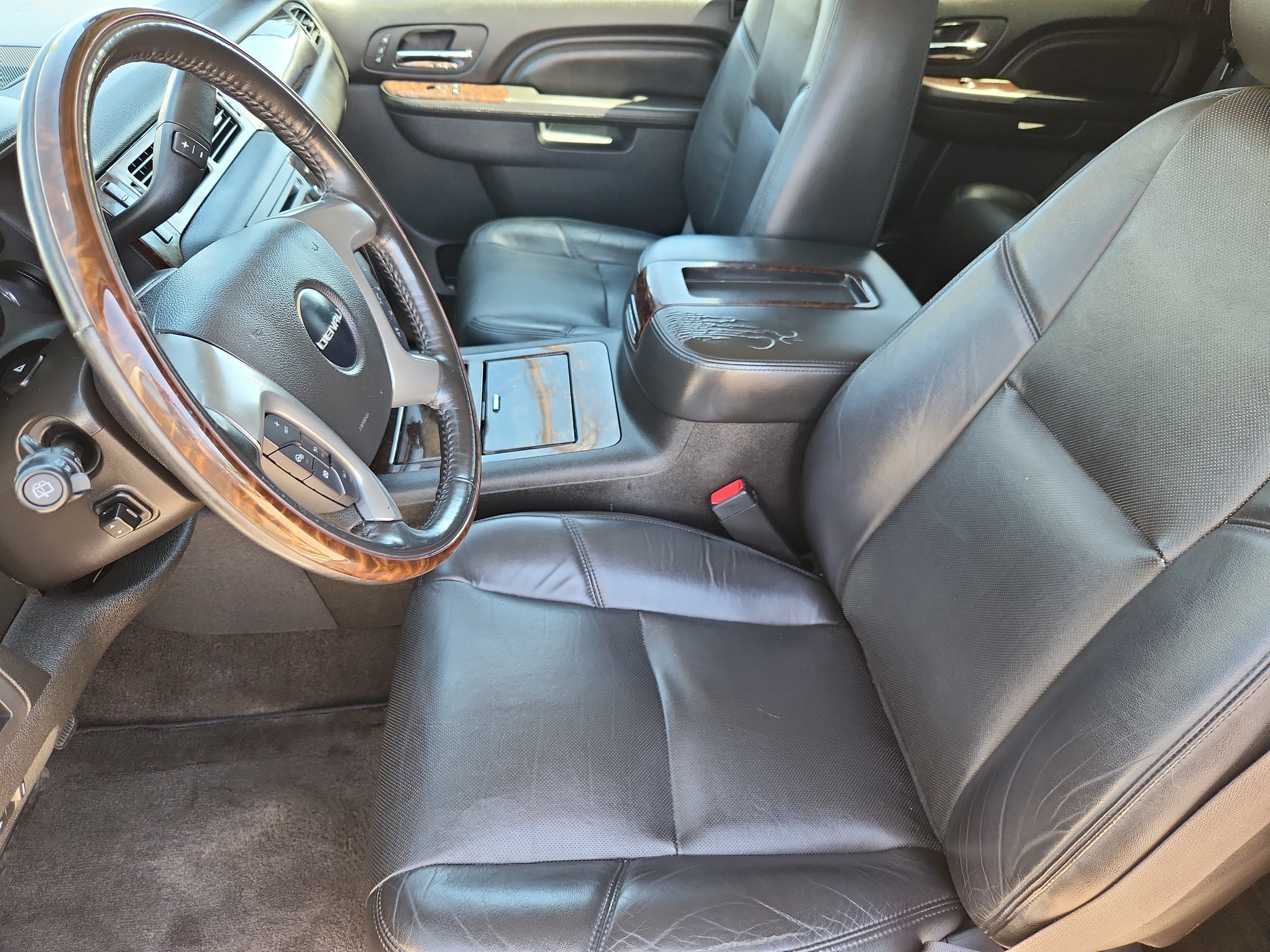 Used 2014 GMC Yukon Denali AWD/4WD image 9