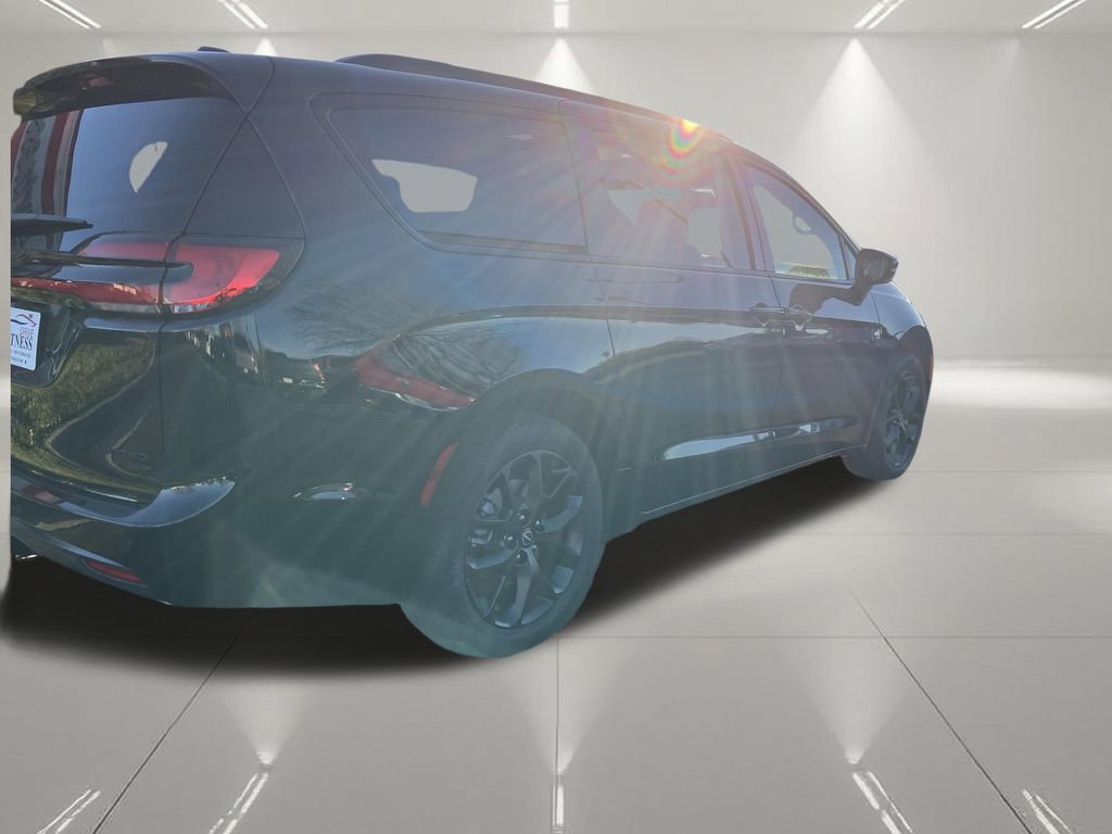 New 2026 Chrysler Pacifica Limited w/ S Appearance Package image 9