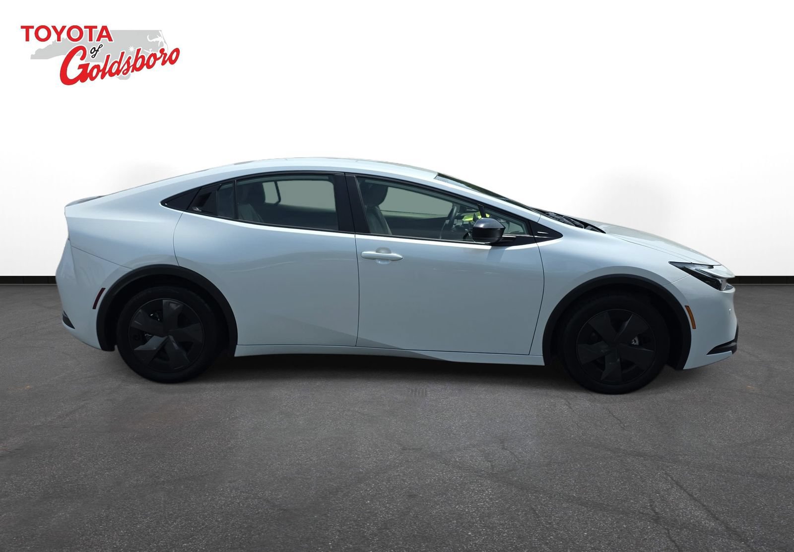 Used 2026 Toyota Prius LE FWD image 4